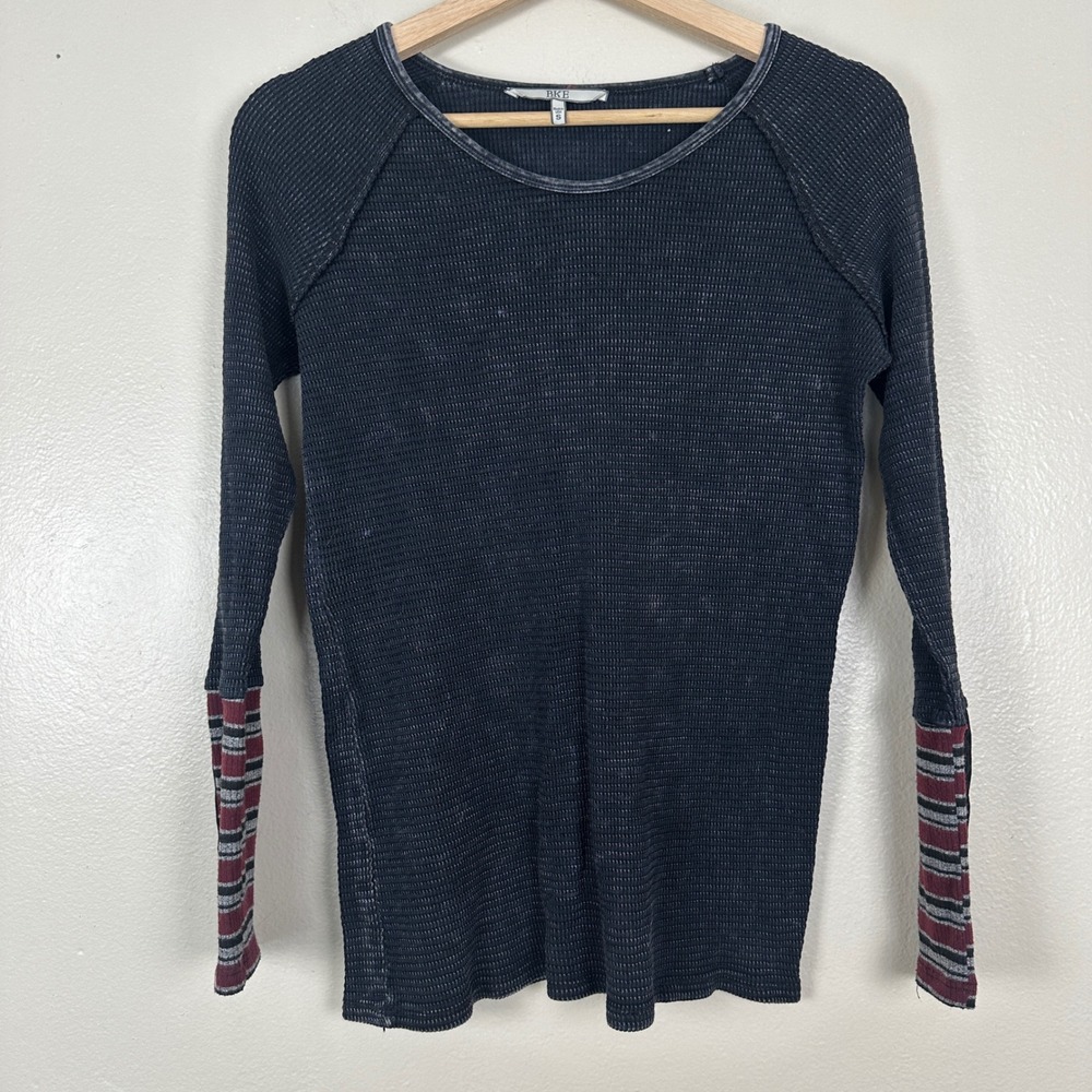 BKE Women's S Thermal Top Charcoal Grey Striped Hook Eye Cuff